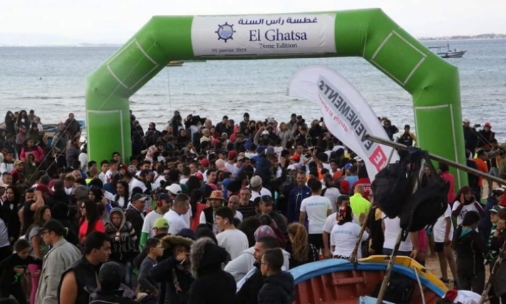 احتفالا بالسنة الجديدة "غطسة رأس السنة بالحمامات" باتت موعدا للفرحة والتحدي