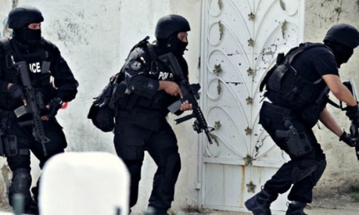 وزارة الداخلية: تفكيك خلية إرهابية لها علاقة بعملية طعن أحد الأمنيين في توزر