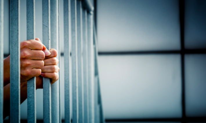 محكمة فرنسية تقضي بسجن تونسي وترحيله بعد انقضاء عقوبته 