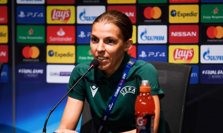 أول امرأة تدير كأس السوبر الأوروبية لا تخشى من الأضواء المسلطة