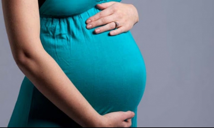 كورونا: أمر حكومي بتقليص ساعات العمل للحوامل وحاملي هذه الأمراض