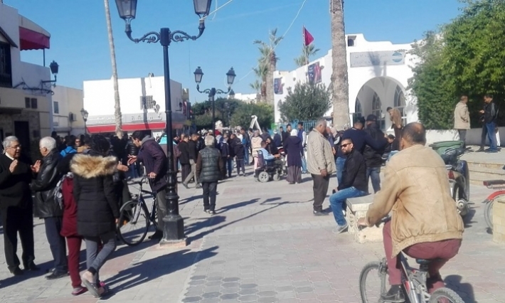 أهالي القيروان يحتجون على المشاريع التنموية المعطلة بجهتهم 