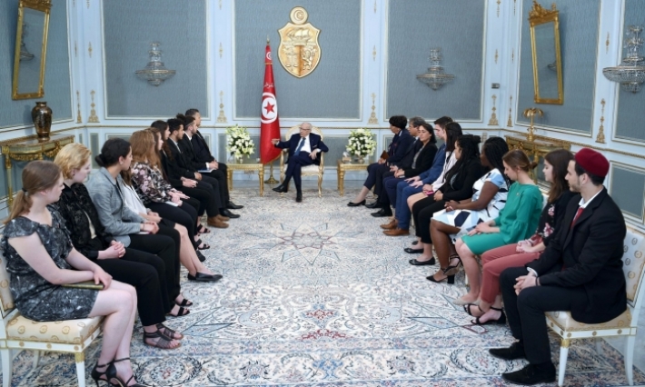 رئيس الجمهورية يعرب عن ثقته بنجاح التجربة التونسية لدى استقباله وفدا من جامعة أوتاوا الكندية