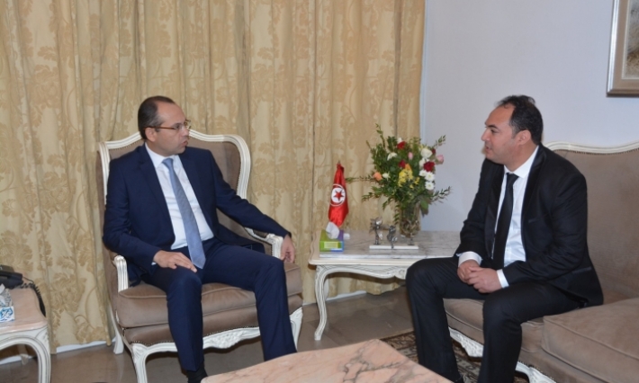 وزير الداخلية يلتقي معتمد بوسالم الذي تعرض إلى محاولة اعتداء بالحرق