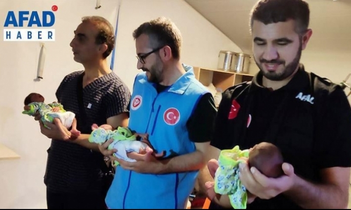 عائلة تسمي توائمها الثلاثة رجب وطيب وأردوغان