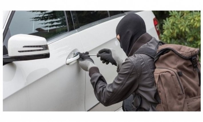 القيروان | حاجب العيون: سرقة سيارة على متنها رضيع والكشف عن مخزن للتصرف في المسروق 