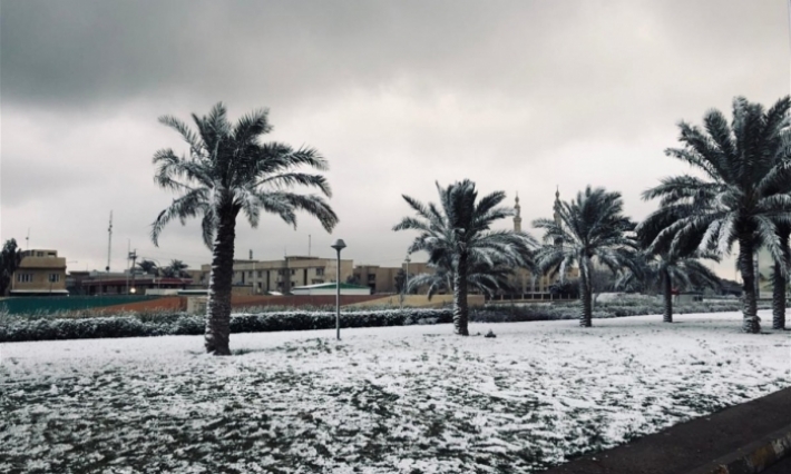 العراق: الثلوج تغطي عاصمة الرشيد 