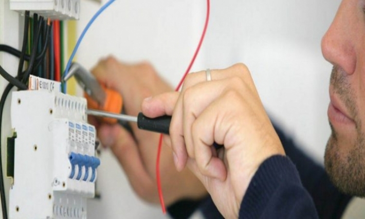 القصرين: تقدم أشغال إصلاح الأعطاب الكهربائية بنسبة %80 