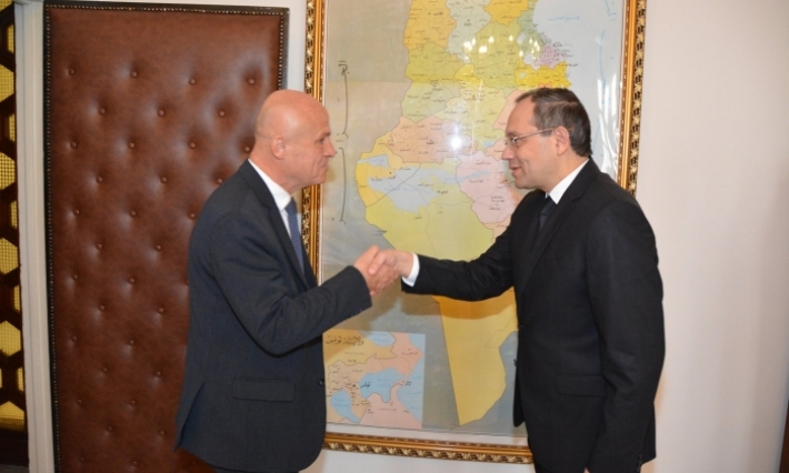 وزير الداخلية يلتقي سفير فرنسا بتونس