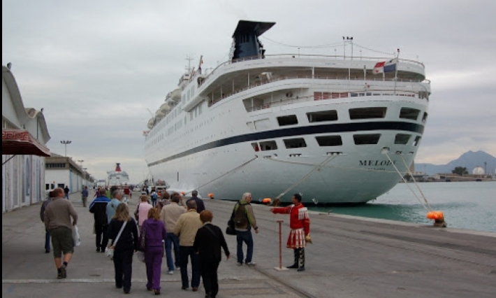 إلغاء الرحلات البحرية من وإلى إيطاليا والاقتصار على بواخر نقل البضائع 