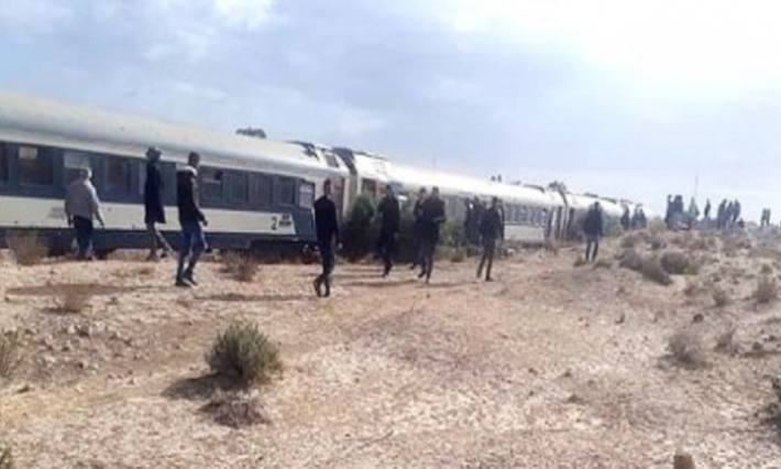 قطار قابس تونس يتعطب في منطقة العكاريت والحرفاء يتذمرون 