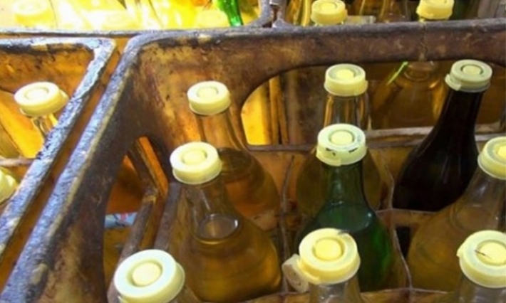 حي الخضراء: الإطاحة بصاحب محل تجاري يروج الزيت النباتي المدعم بطرق غير قانونية (فيديو)