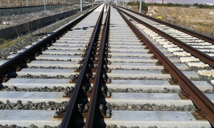 دعوة شركة السكك الحديدية إلى تركيز حواجز على مستوى تقاطعات السكة مع الطرقات بكل من توزر ودقاش
