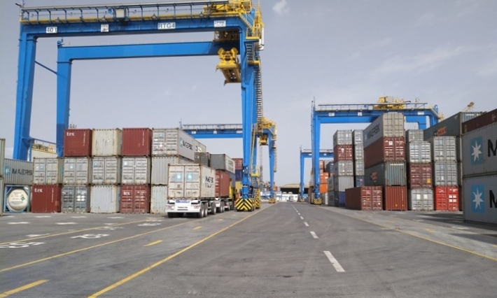 وكلاء العبور ينفذون وقفة احتجاجية أمام ميناءي رادس وحلق الوادي