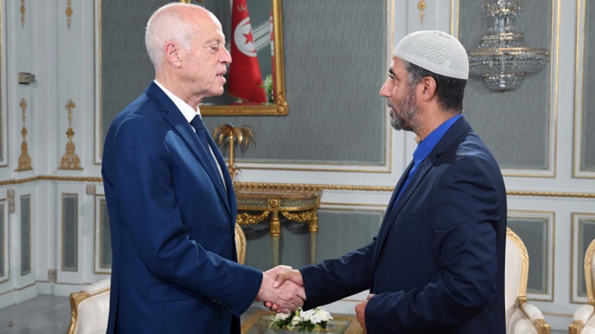   سعيد الجزيري: أنا حرّ و لو طلب منّي قيس سعيّد إنحّي العرّاقية راني غادرت القصر